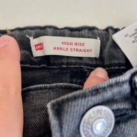 •Levi• Girls High rise straight ankle jeans with frayed ankles - Picture 8 of 8